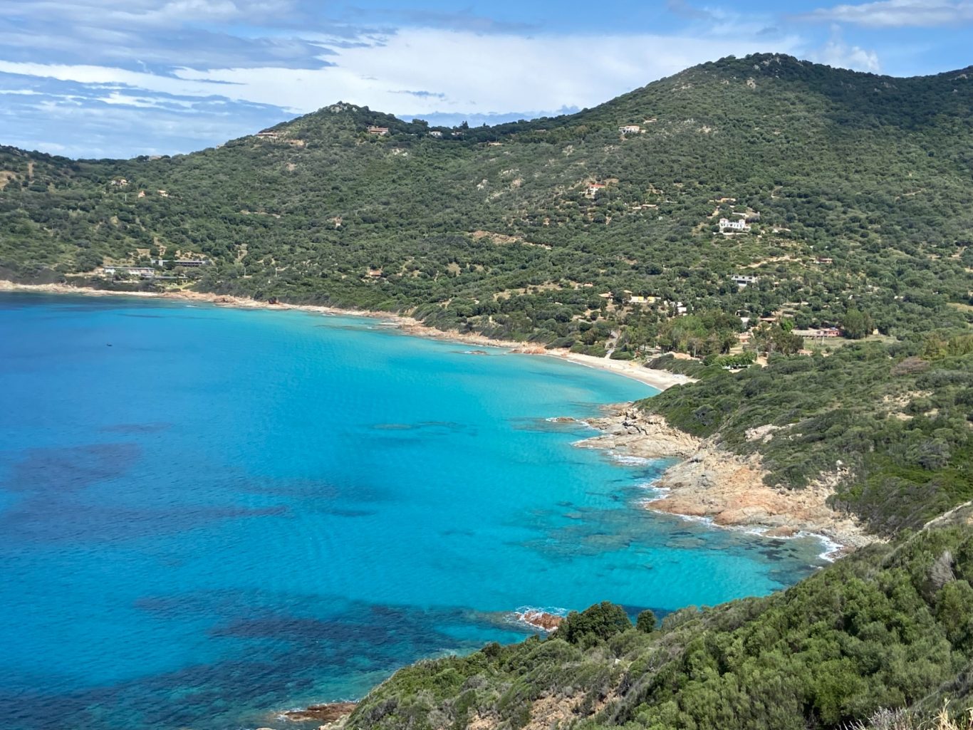 Menasina und its beautiful sandy beach